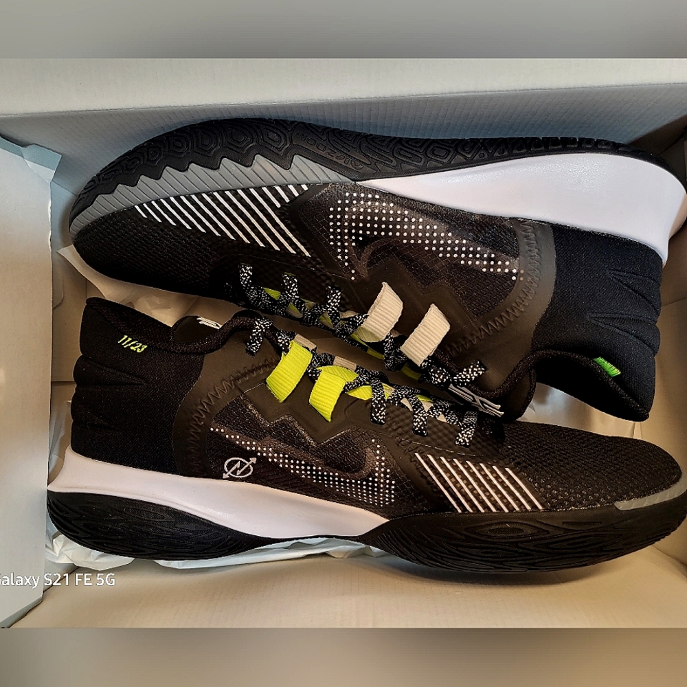 Kyrie Flytrap V